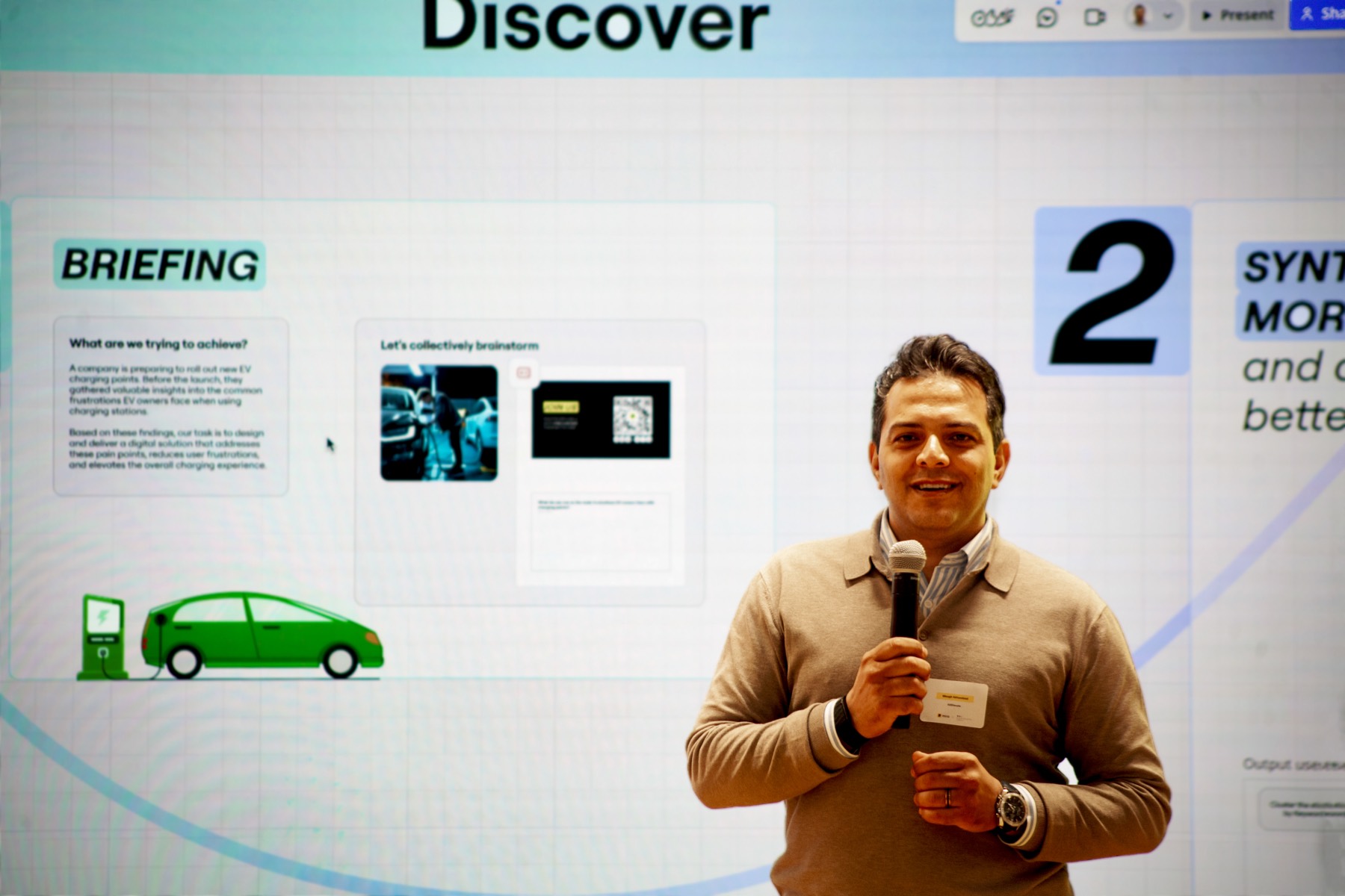 Misagh Akhondzad presenting to the AI2Elevate community in Amsterdam
